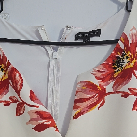 Floral Sleeveless Dress - Red and White - Picture 2 of 4